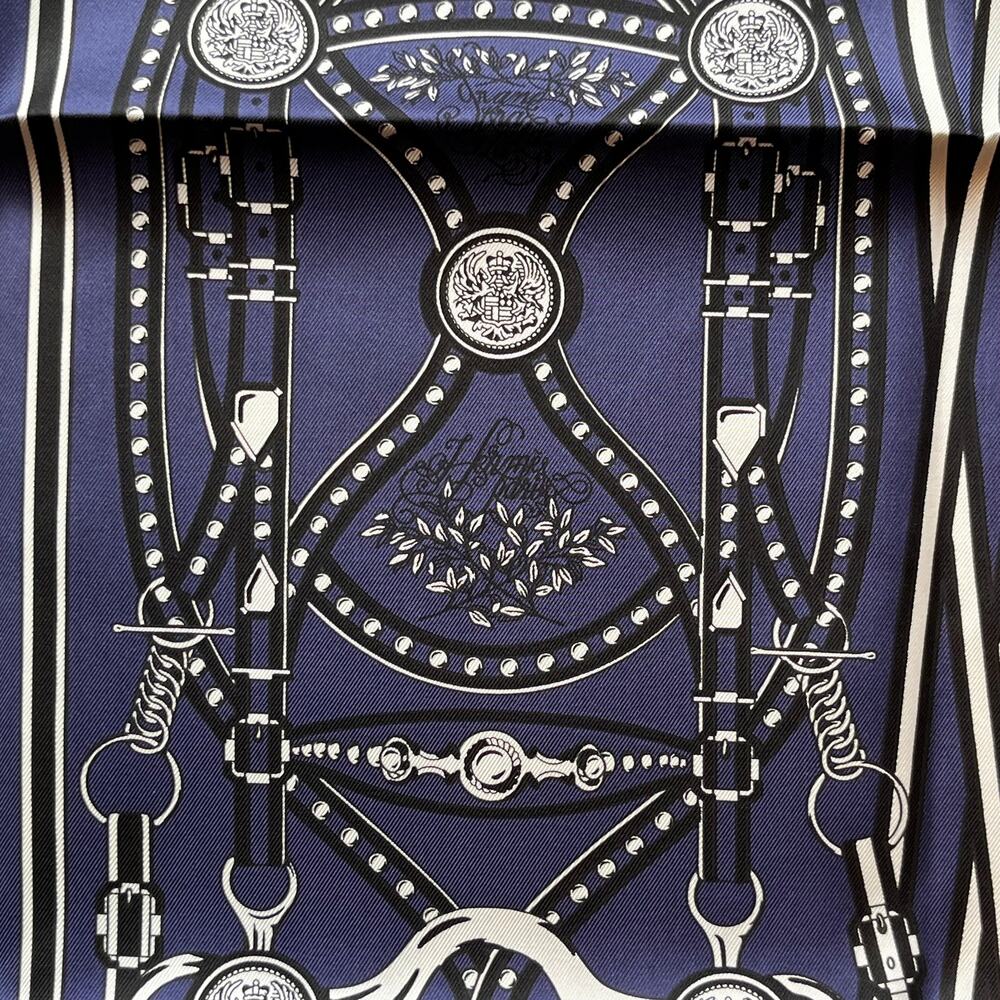HERMES Grand Tralala 55 Bandana - Picture 3 of 4